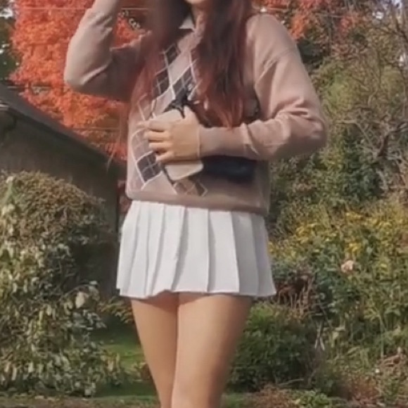 The brown sweater - Picture 2 of 2